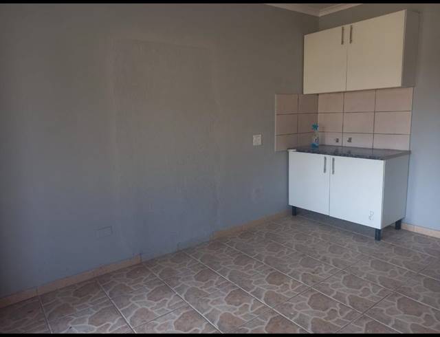 2 BEDROOM PROPERTY TO RENT IN CRYSTAL PARK